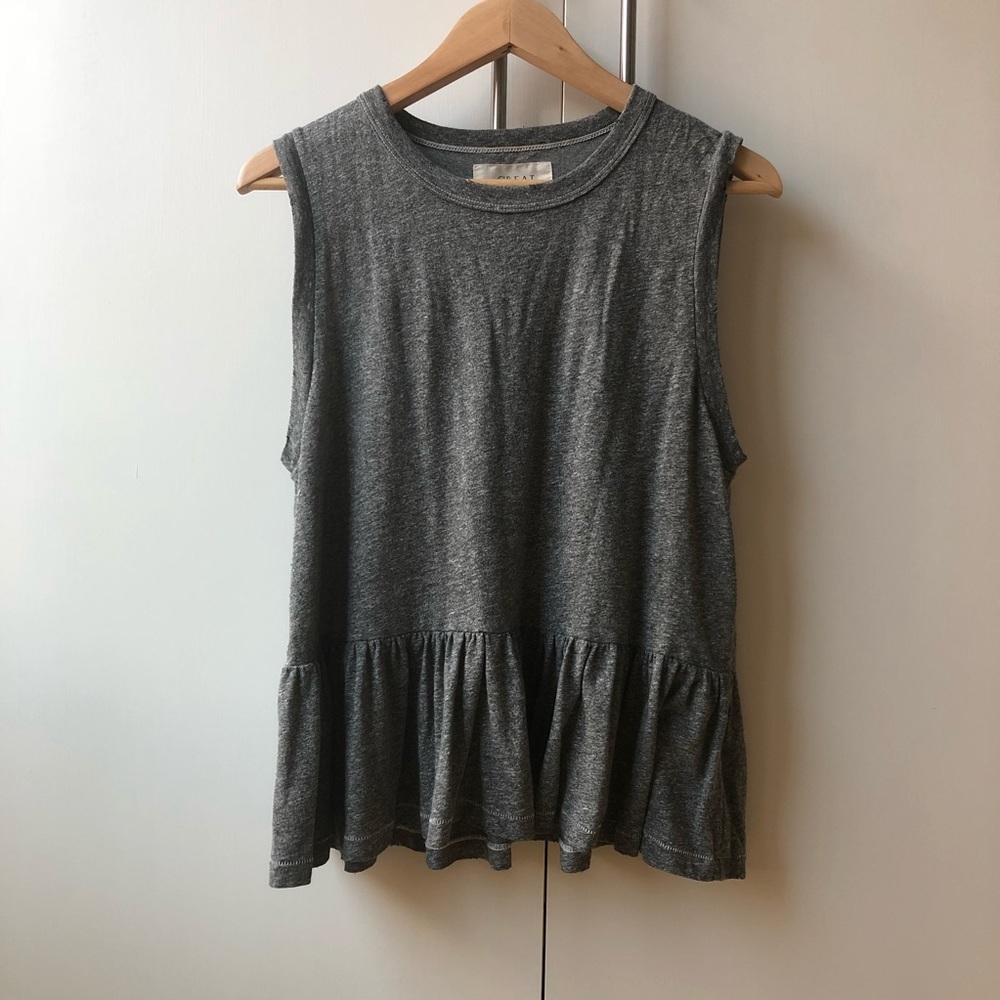 THE GREAT ruffle hem muscle tee